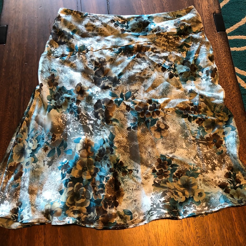 United Colors of Benetton Silk Skirt SZ 44, NWOT